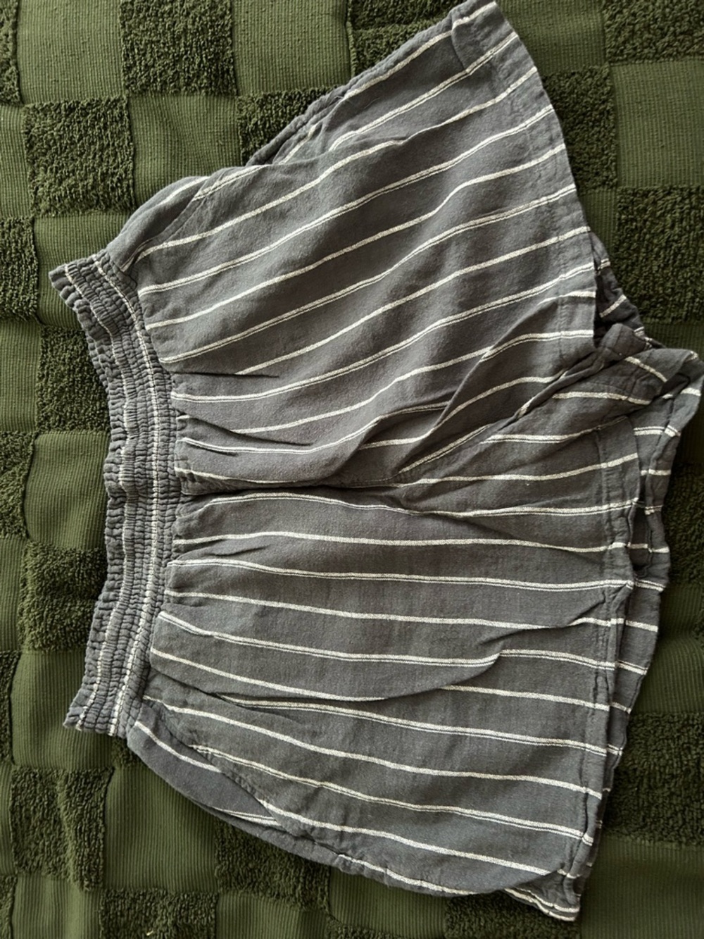Universal Thread Gray and White Striped Elastic Waist Shorts